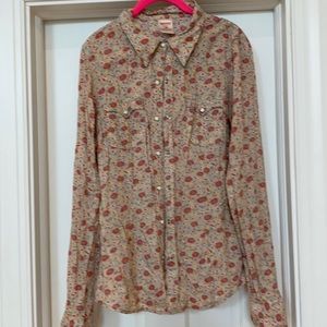 True Religion ladies snap shirt.  Size L